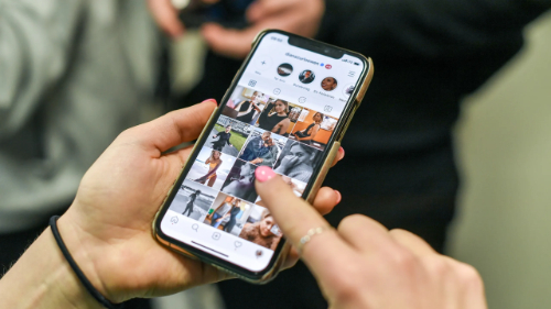 how to send multiple photos in one file without losing quality